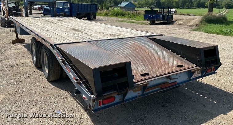 image for item DS2107 2002 Travalong  equipment trailer