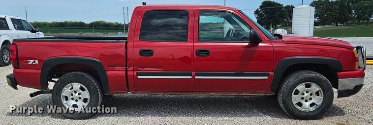 image for item DS6472 2006 Chevrolet Silverado 1500  Crew Cab pickup truck