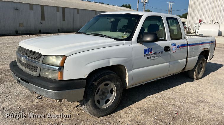 image for item II9216 2003 Chevrolet Silverado 1500  pickup truck