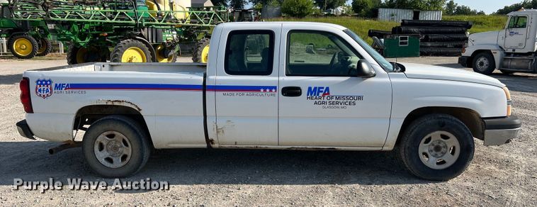 image for item II9216 2003 Chevrolet Silverado 1500  pickup truck