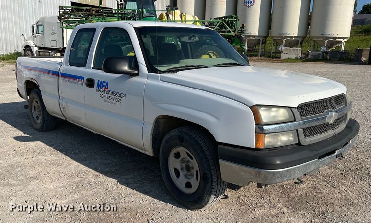 image for item II9216 2003 Chevrolet Silverado 1500  pickup truck