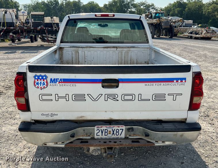 image for item II9216 2003 Chevrolet Silverado 1500  pickup truck