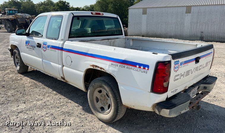 image for item II9216 2003 Chevrolet Silverado 1500  pickup truck