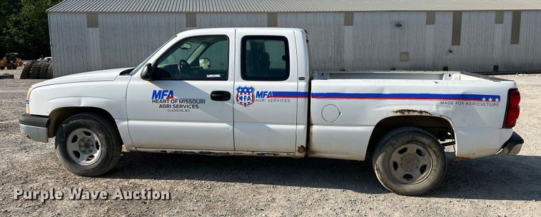 image for item II9216 2003 Chevrolet Silverado 1500  pickup truck