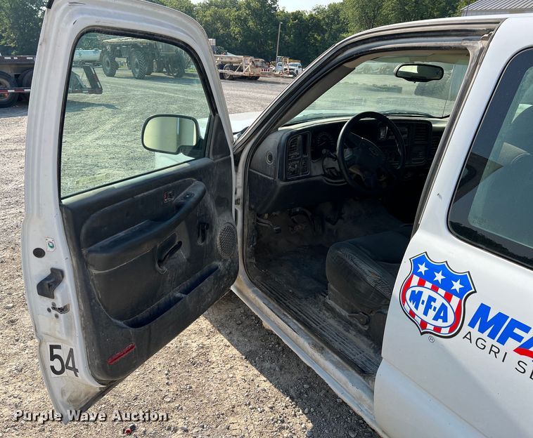 image for item II9216 2003 Chevrolet Silverado 1500  pickup truck