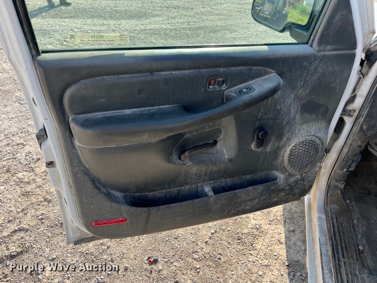 image for item II9216 2003 Chevrolet Silverado 1500  pickup truck