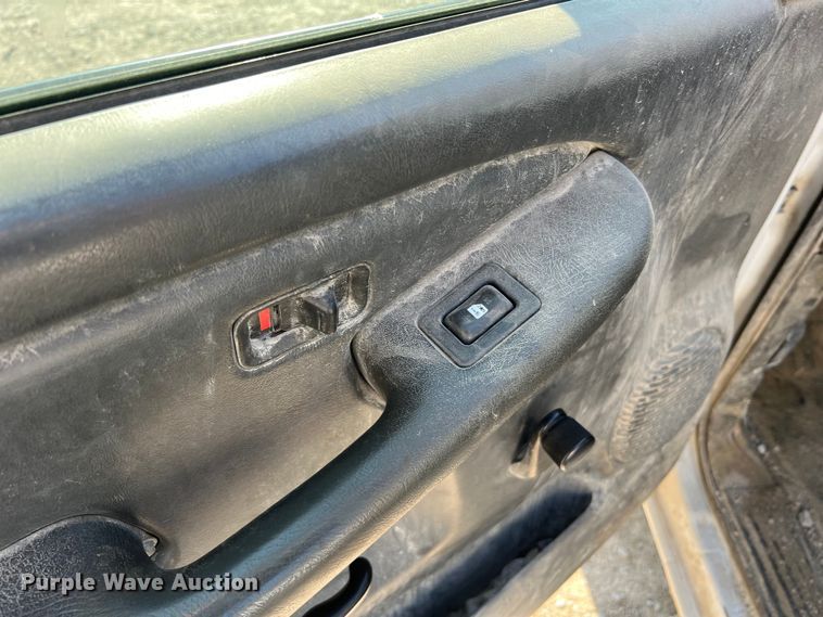 image for item II9216 2003 Chevrolet Silverado 1500  pickup truck