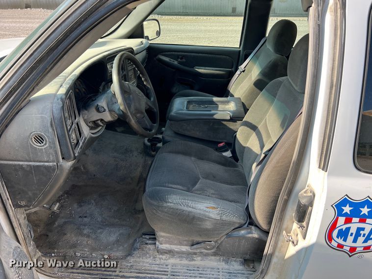 image for item II9216 2003 Chevrolet Silverado 1500  pickup truck