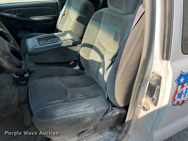 image for item II9216 2003 Chevrolet Silverado 1500  pickup truck