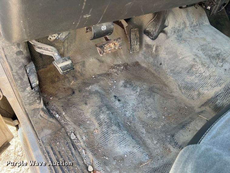 image for item II9216 2003 Chevrolet Silverado 1500  pickup truck