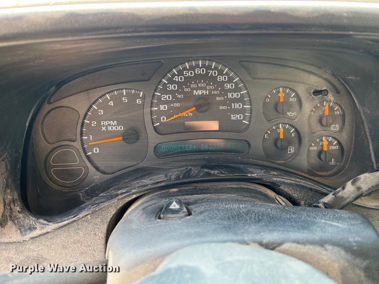 image for item II9216 2003 Chevrolet Silverado 1500  pickup truck