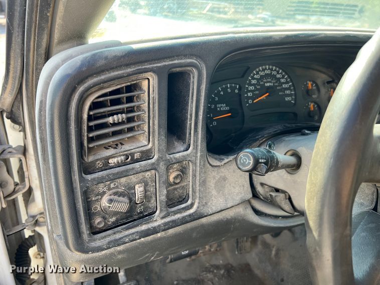 image for item II9216 2003 Chevrolet Silverado 1500  pickup truck