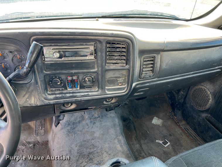 image for item II9216 2003 Chevrolet Silverado 1500  pickup truck