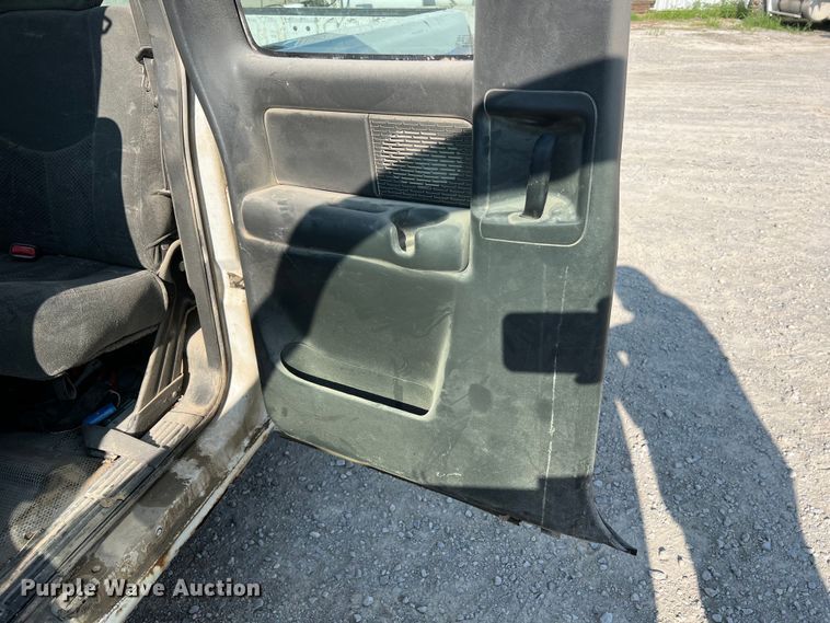 image for item II9216 2003 Chevrolet Silverado 1500  pickup truck