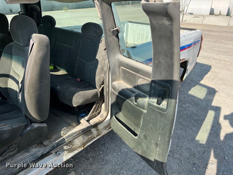 image for item II9216 2003 Chevrolet Silverado 1500  pickup truck