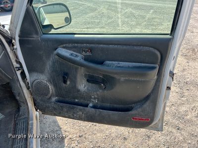 image for item II9216 2003 Chevrolet Silverado 1500  pickup truck