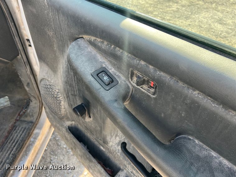 image for item II9216 2003 Chevrolet Silverado 1500  pickup truck