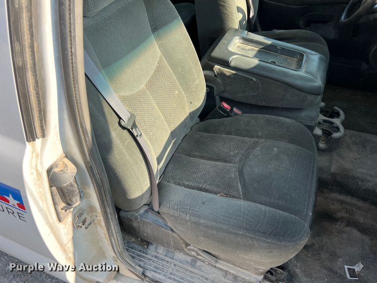 image for item II9216 2003 Chevrolet Silverado 1500  pickup truck