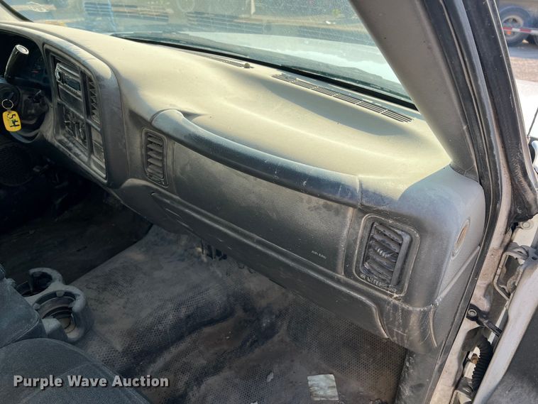 image for item II9216 2003 Chevrolet Silverado 1500  pickup truck