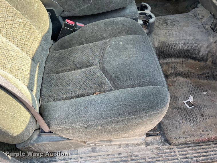 image for item II9216 2003 Chevrolet Silverado 1500  pickup truck