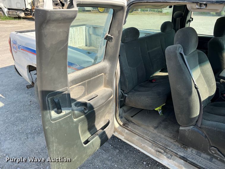 image for item II9216 2003 Chevrolet Silverado 1500  pickup truck