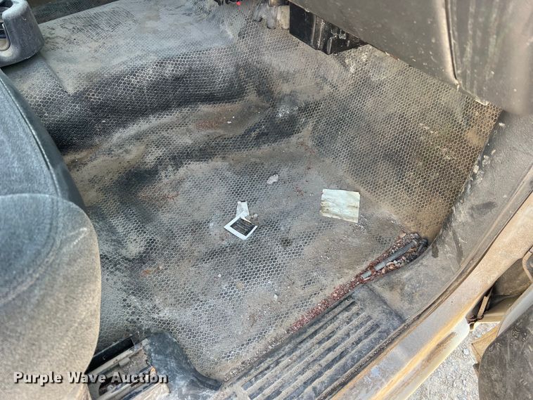 image for item II9216 2003 Chevrolet Silverado 1500  pickup truck