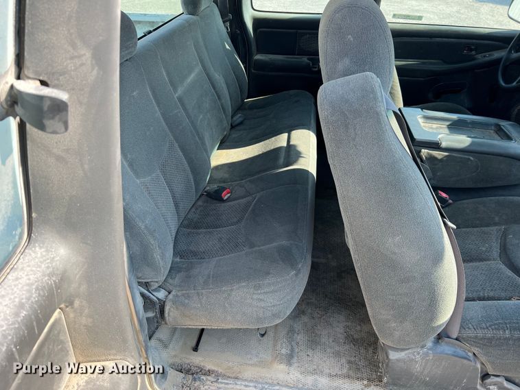 image for item II9216 2003 Chevrolet Silverado 1500  pickup truck