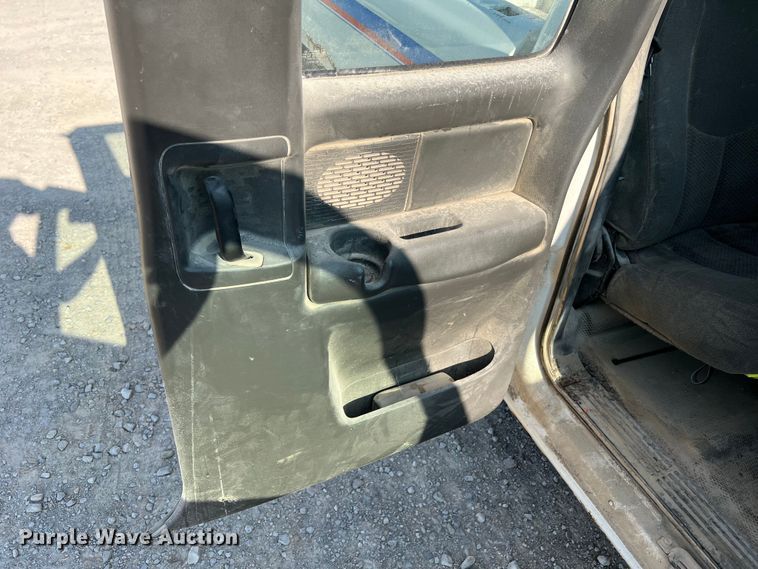 image for item II9216 2003 Chevrolet Silverado 1500  pickup truck