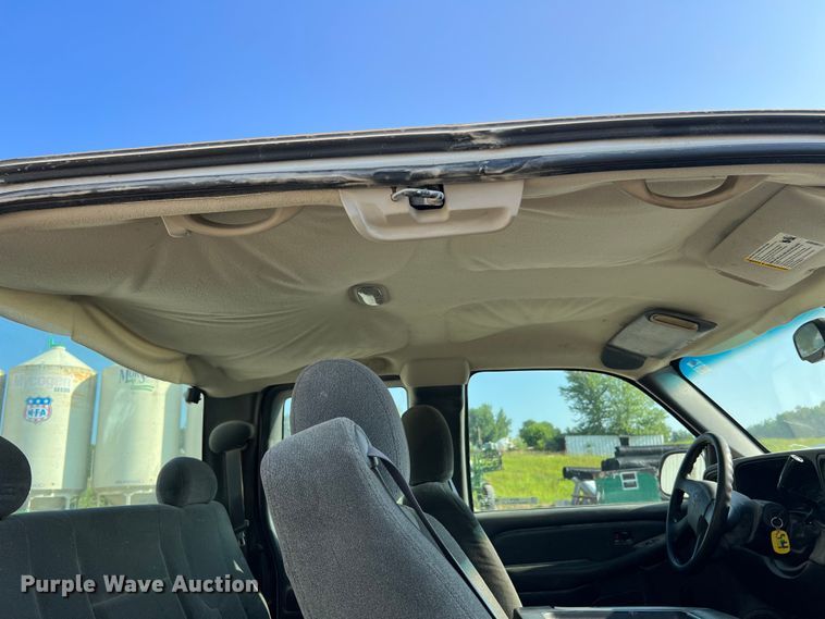 image for item II9216 2003 Chevrolet Silverado 1500  pickup truck