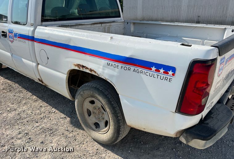 image for item II9216 2003 Chevrolet Silverado 1500  pickup truck