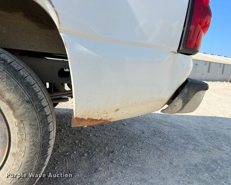 image for item II9216 2003 Chevrolet Silverado 1500  pickup truck