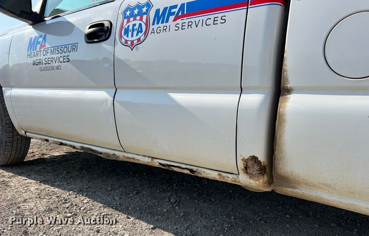 image for item II9216 2003 Chevrolet Silverado 1500  pickup truck