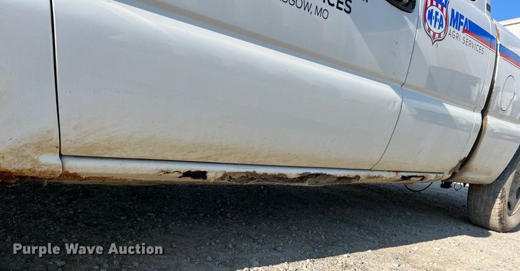 image for item II9216 2003 Chevrolet Silverado 1500  pickup truck