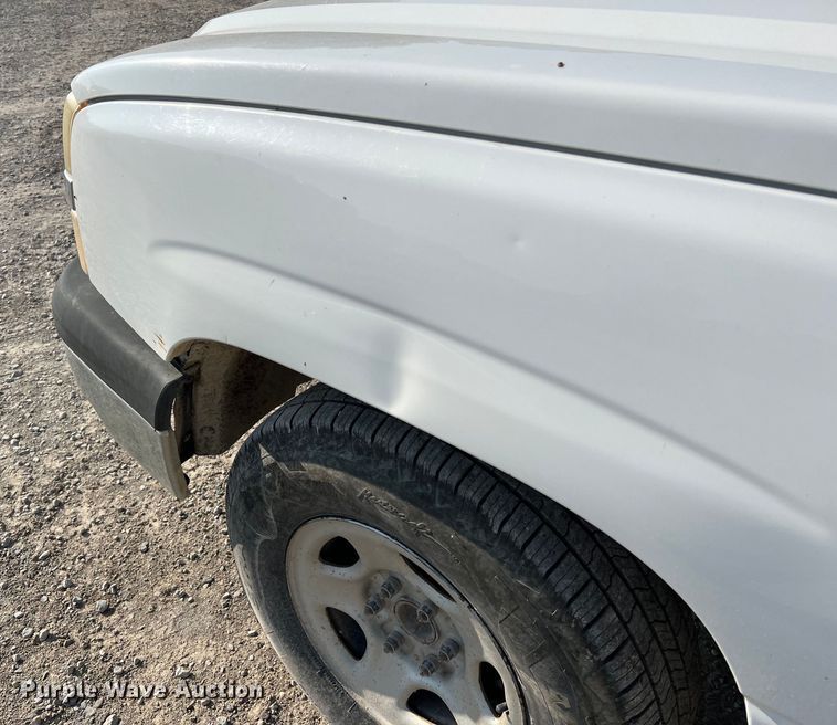 image for item II9216 2003 Chevrolet Silverado 1500  pickup truck