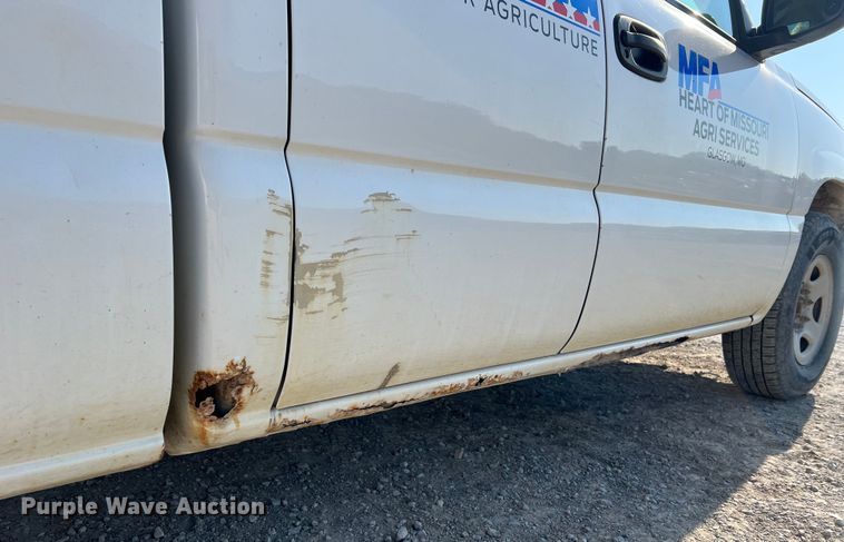 image for item II9216 2003 Chevrolet Silverado 1500  pickup truck