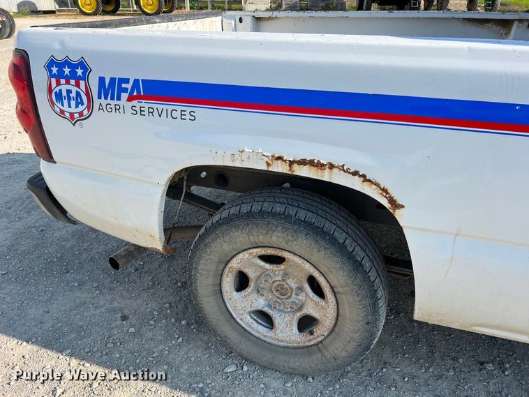 image for item II9216 2003 Chevrolet Silverado 1500  pickup truck