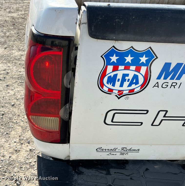 image for item II9216 2003 Chevrolet Silverado 1500  pickup truck