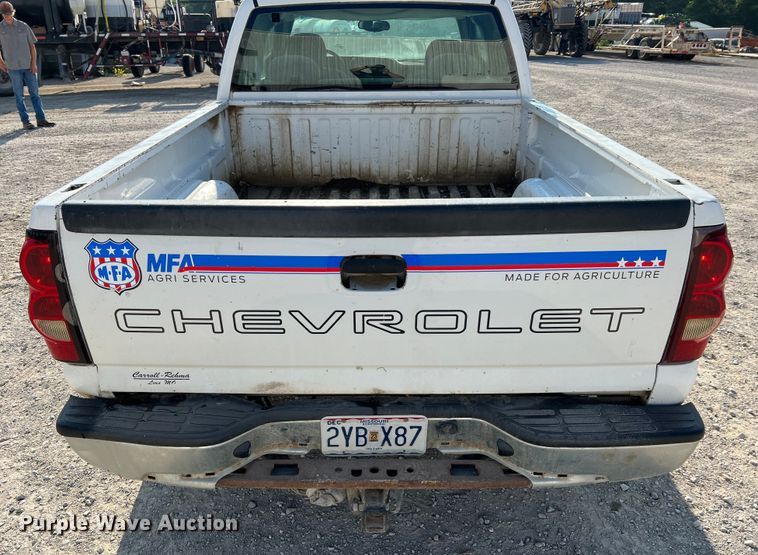 image for item II9216 2003 Chevrolet Silverado 1500  pickup truck