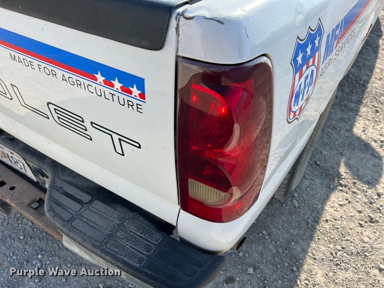 image for item II9216 2003 Chevrolet Silverado 1500  pickup truck