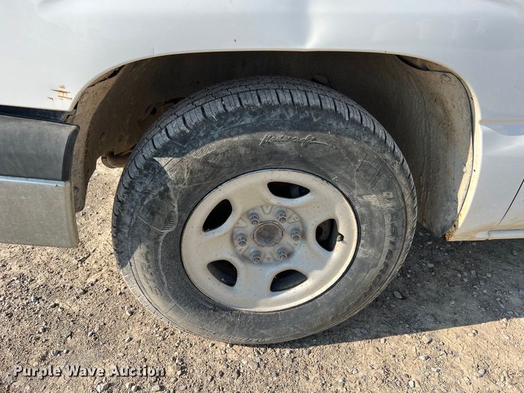 image for item II9216 2003 Chevrolet Silverado 1500  pickup truck