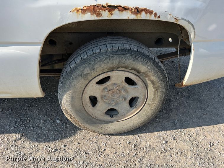 image for item II9216 2003 Chevrolet Silverado 1500  pickup truck