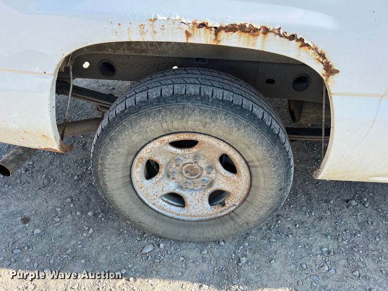 image for item II9216 2003 Chevrolet Silverado 1500  pickup truck