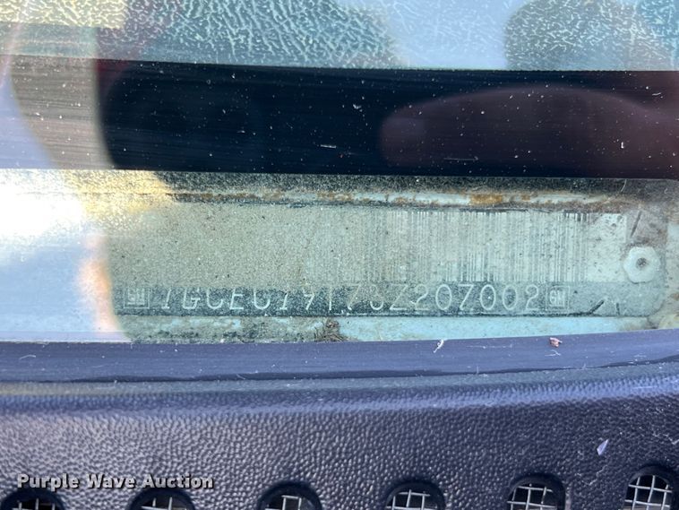 image for item II9216 2003 Chevrolet Silverado 1500  pickup truck