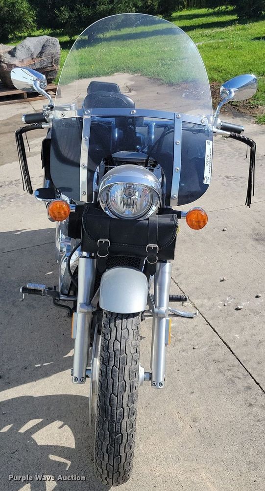 image for item IQ9770 2004 Honda VTX1300C  motorcycle