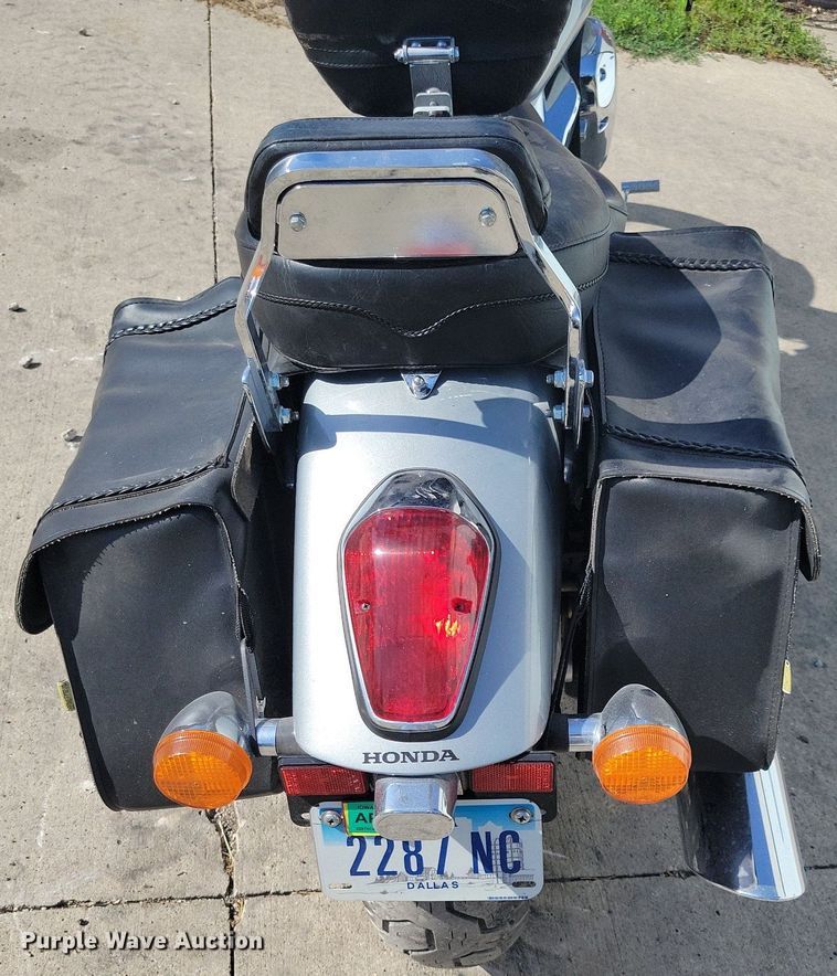 image for item IQ9770 2004 Honda VTX1300C  motorcycle