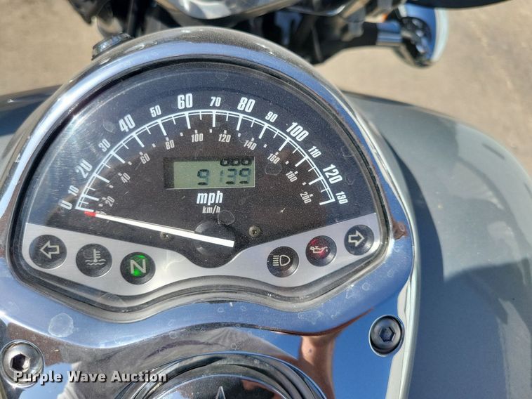 image for item IQ9770 2004 Honda VTX1300C  motorcycle