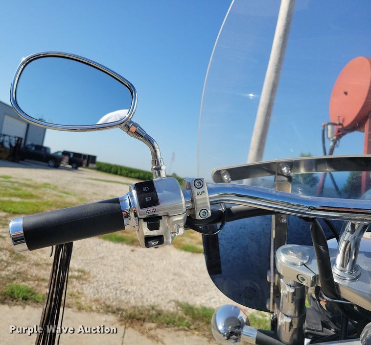 image for item IQ9770 2004 Honda VTX1300C  motorcycle