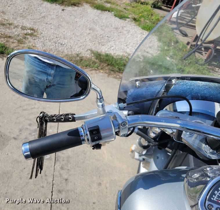 image for item IQ9770 2004 Honda VTX1300C  motorcycle