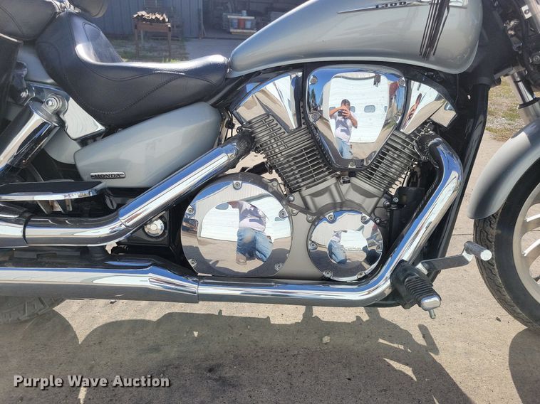 image for item IQ9770 2004 Honda VTX1300C  motorcycle