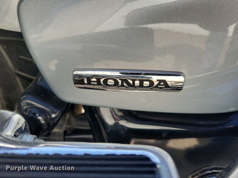 image for item IQ9770 2004 Honda VTX1300C  motorcycle